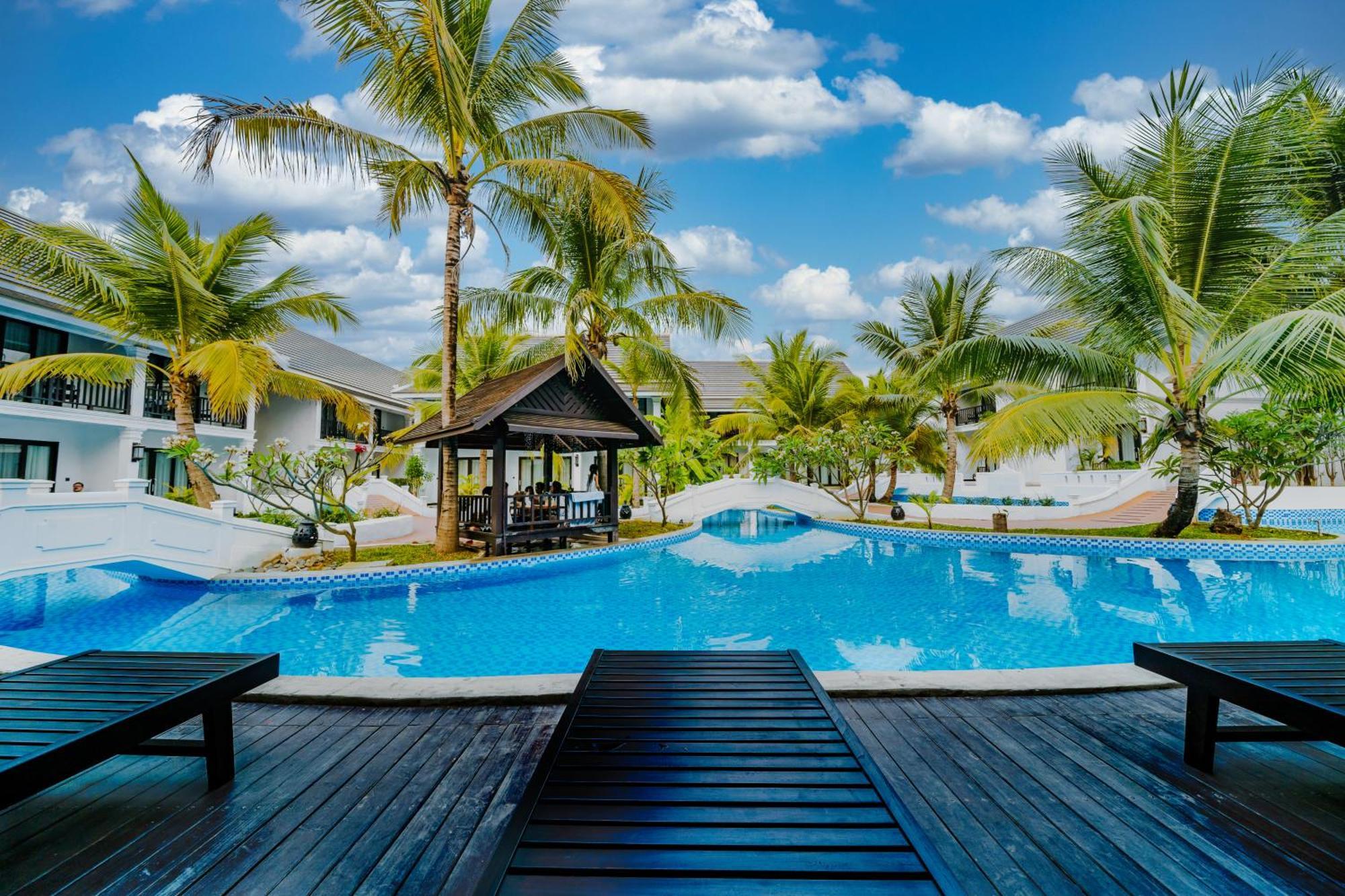 Manyo Hotel And Resort Луанґпхабанґ Екстер'єр фото