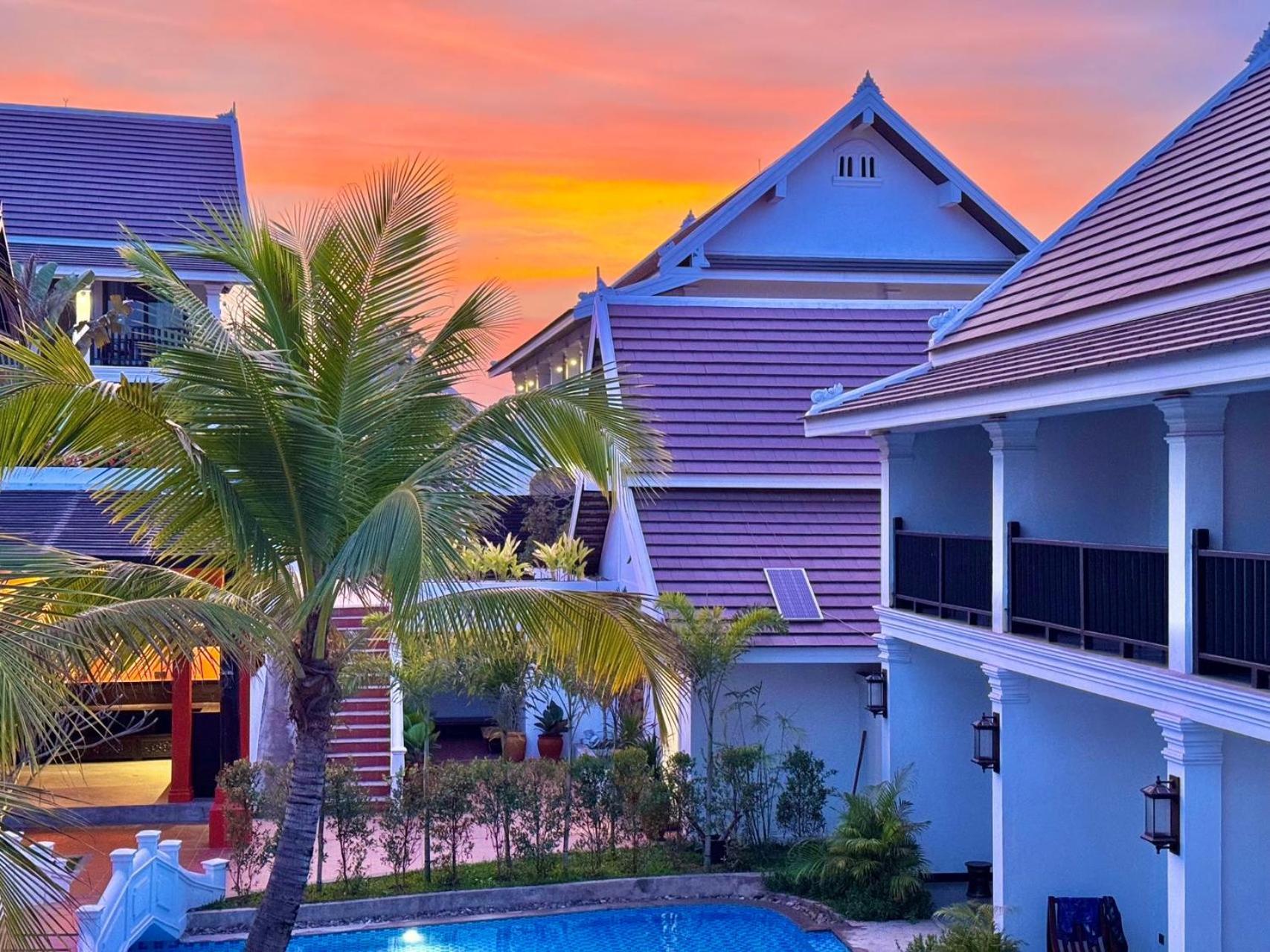 Manyo Hotel And Resort Луанґпхабанґ Екстер'єр фото